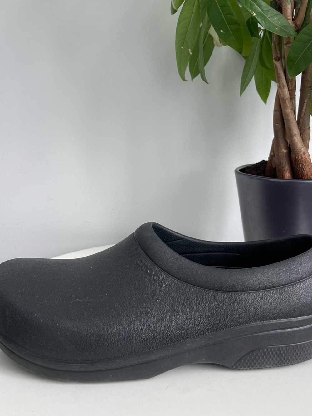 Men Size 10 Crocs Adult On The Clock Clogs Slip On Slip Resistant Work Shoes